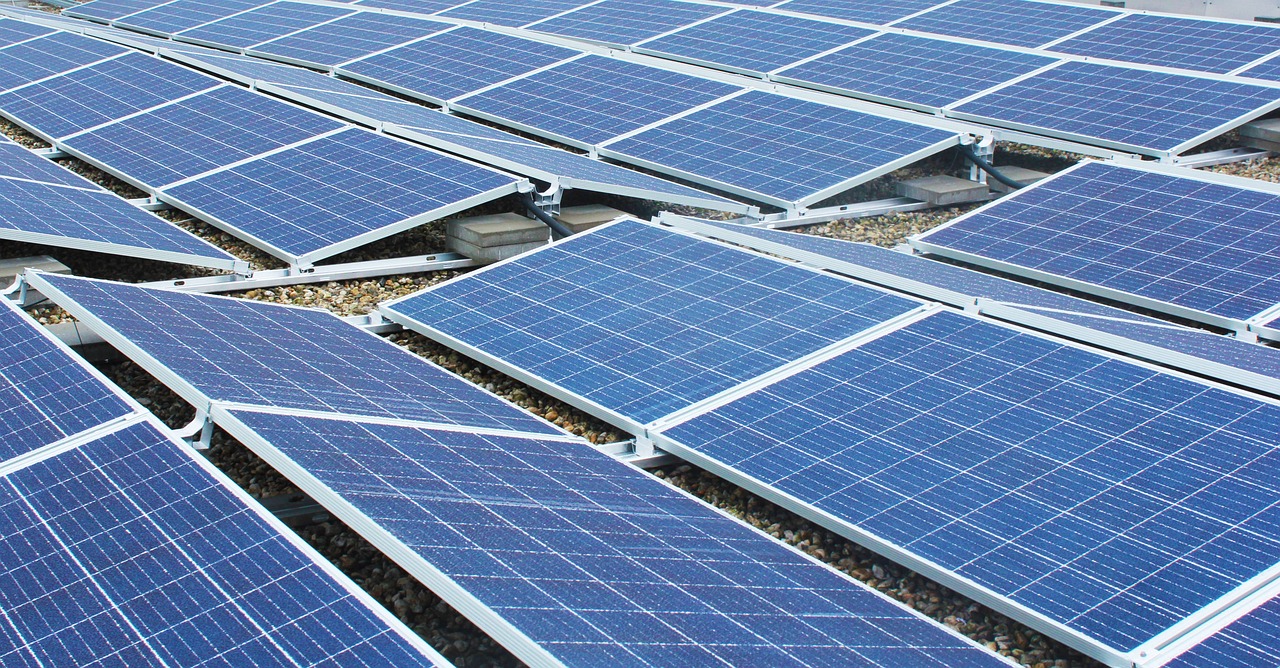 découvrez les enjeux liés à la désinformation sur le climat et les énergies renouvelables, et apprenez à distinguer faits scientifiques et fausses informations.