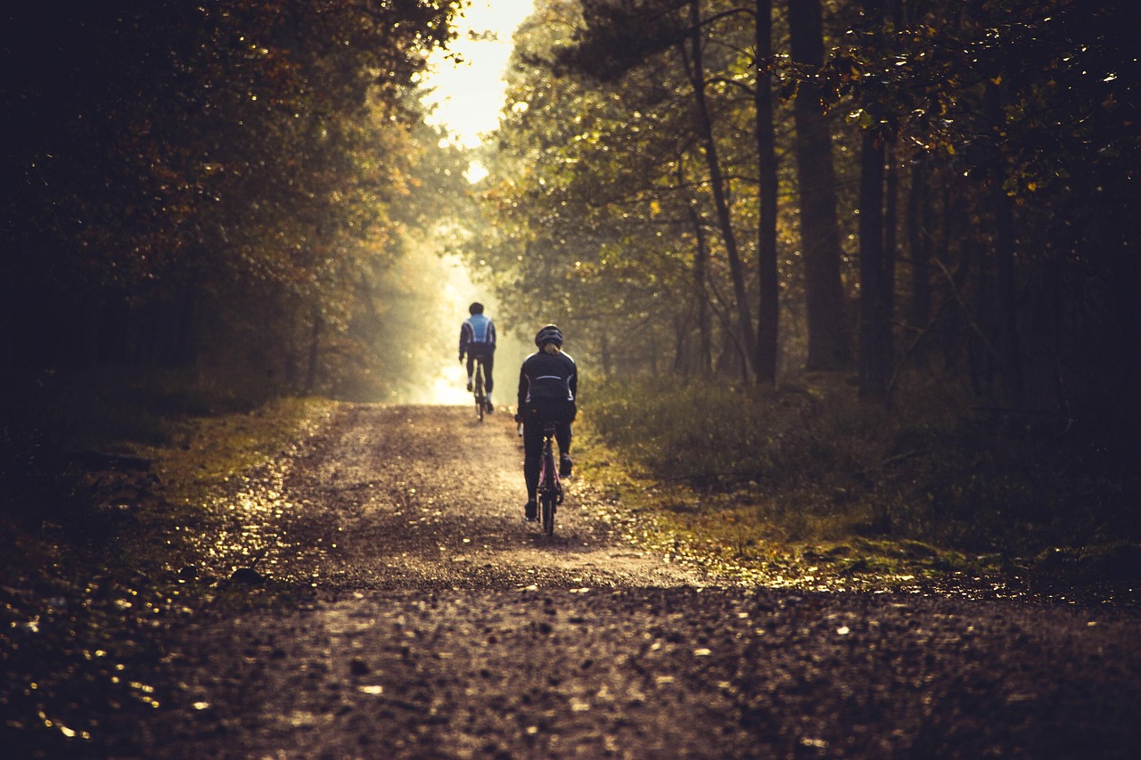 découvrez un plan d'entraînement cycliste personnalisé pour améliorer votre endurance, votre vitesse et votre performance sur deux roues.