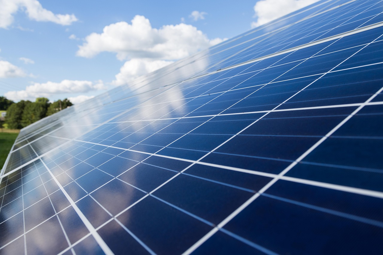 découvrez les avantages de l'énergie solaire, une source d'énergie renouvelable, propre et économique pour un avenir durable.