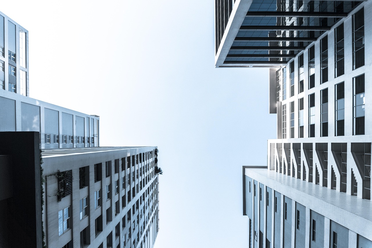 découvrez comment l'urbanisation transforme nos villes, en façonnant les paysages urbains et en influençant notre mode de vie. explorez les défis et les opportunités que ces transformations apportent à nos sociétés contemporaines.