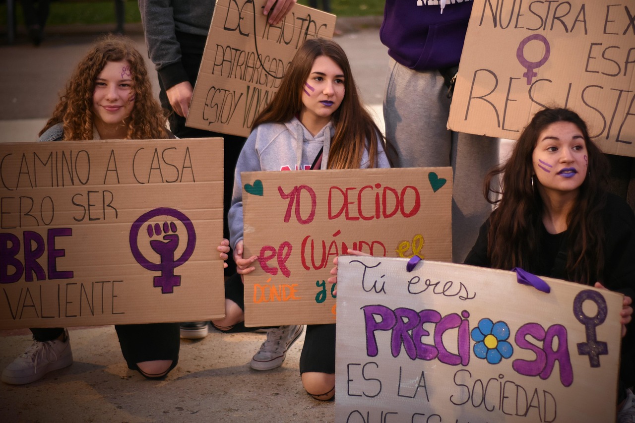 découvrez les enjeux et les conséquences de l'inégalité de genre dans notre société. explorez les disparités entre les sexes dans différents domaines tels que l'éducation, l'emploi et la politique, et engagez-vous en faveur d'une égalité réelle et durable.