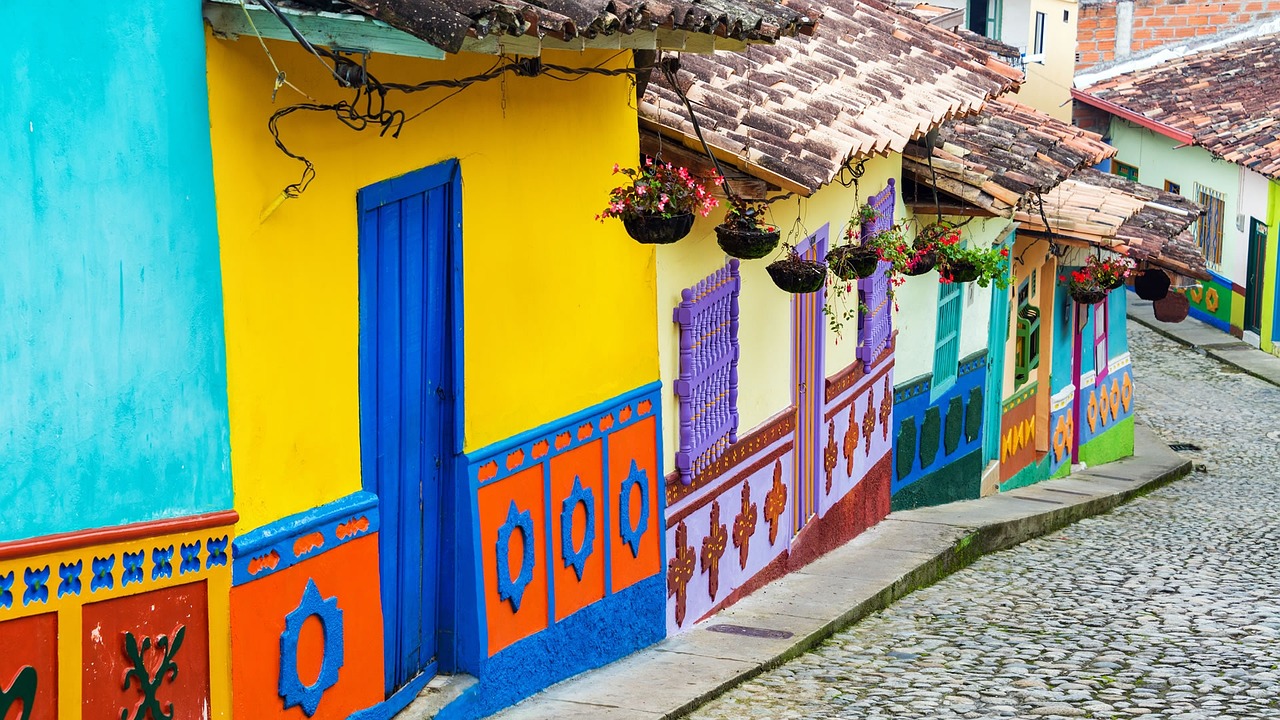 découvrez la colombie, un pays vibrant riche en culture, paysages magnifiques, villes dynamiques et une histoire fascinante.