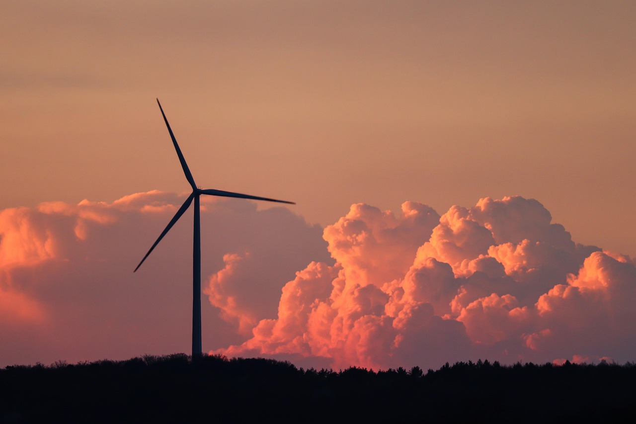 découvrez comment l'autonomie énergétique permet aux individus et aux communautés de maîtriser leur production et consommation d'énergie pour un avenir durable et indépendant.