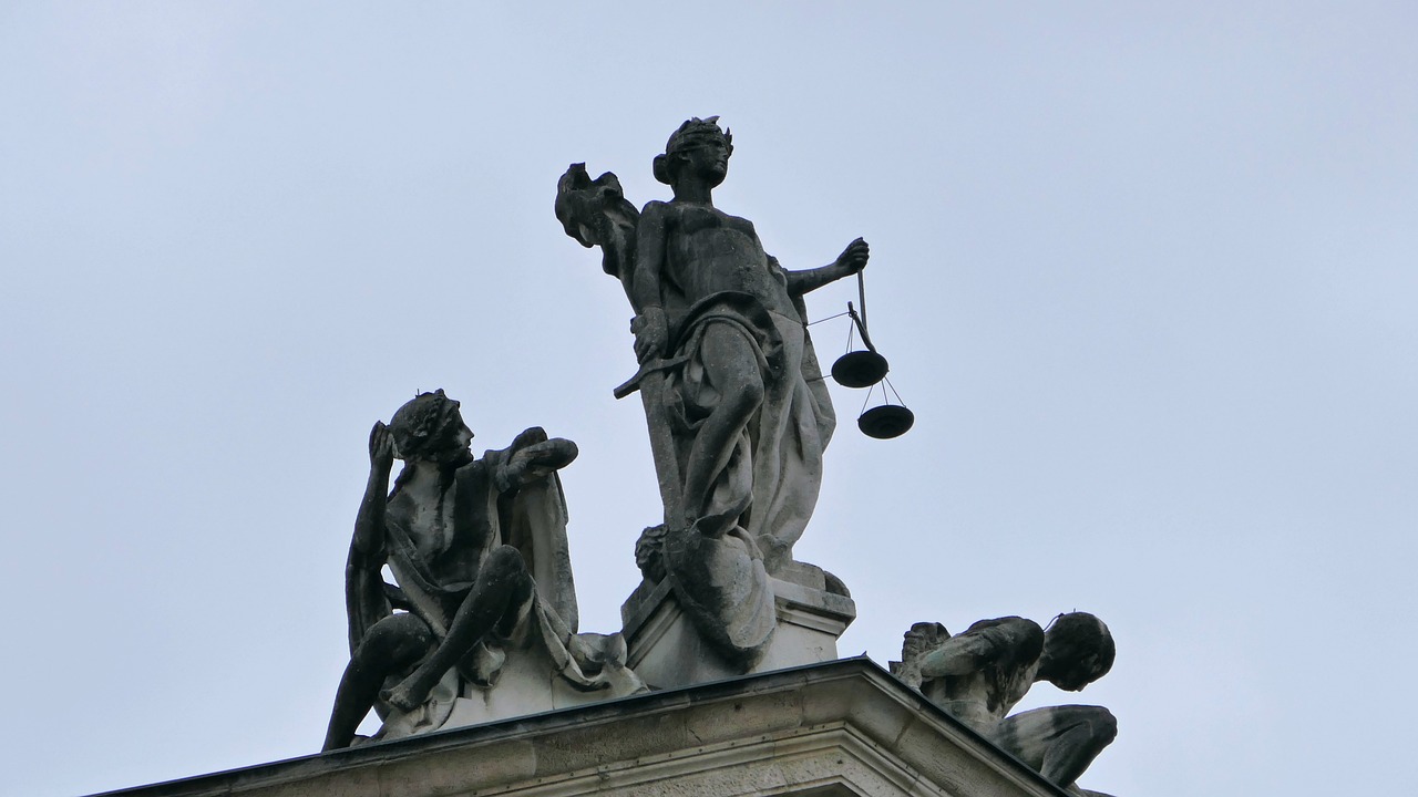 découvrez l'importance de la justice climatique, qui vise à garantir des droits équitables pour tous face aux défis du changement climatique. explorez les enjeux environnementaux, sociaux et économiques liés à cette lutte essentielle pour un avenir durable.