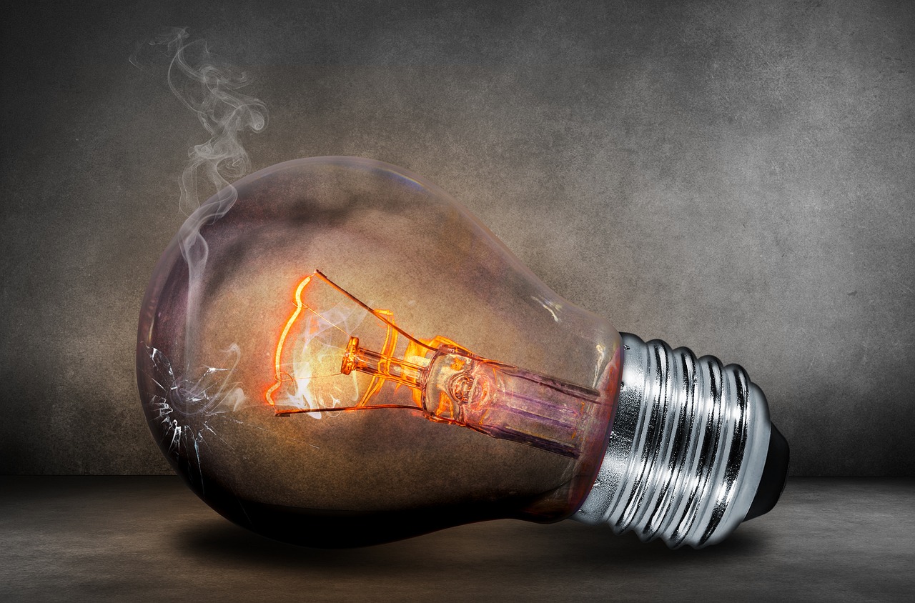 découvrez les enjeux et implications de la surcapacité électrique, un phénomène qui touche de nombreux pays à travers le monde. apprenez comment une production d'électricité excédentaire peut influencer le marché, l'environnement et les politiques énergétiques.