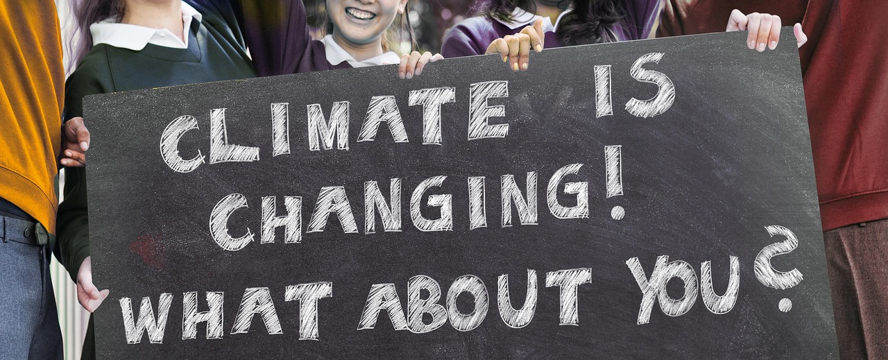 Climat : Les Grands-parents se Mobilisent en Flashmob pour Réclamer une Politique Climat Audacieuse