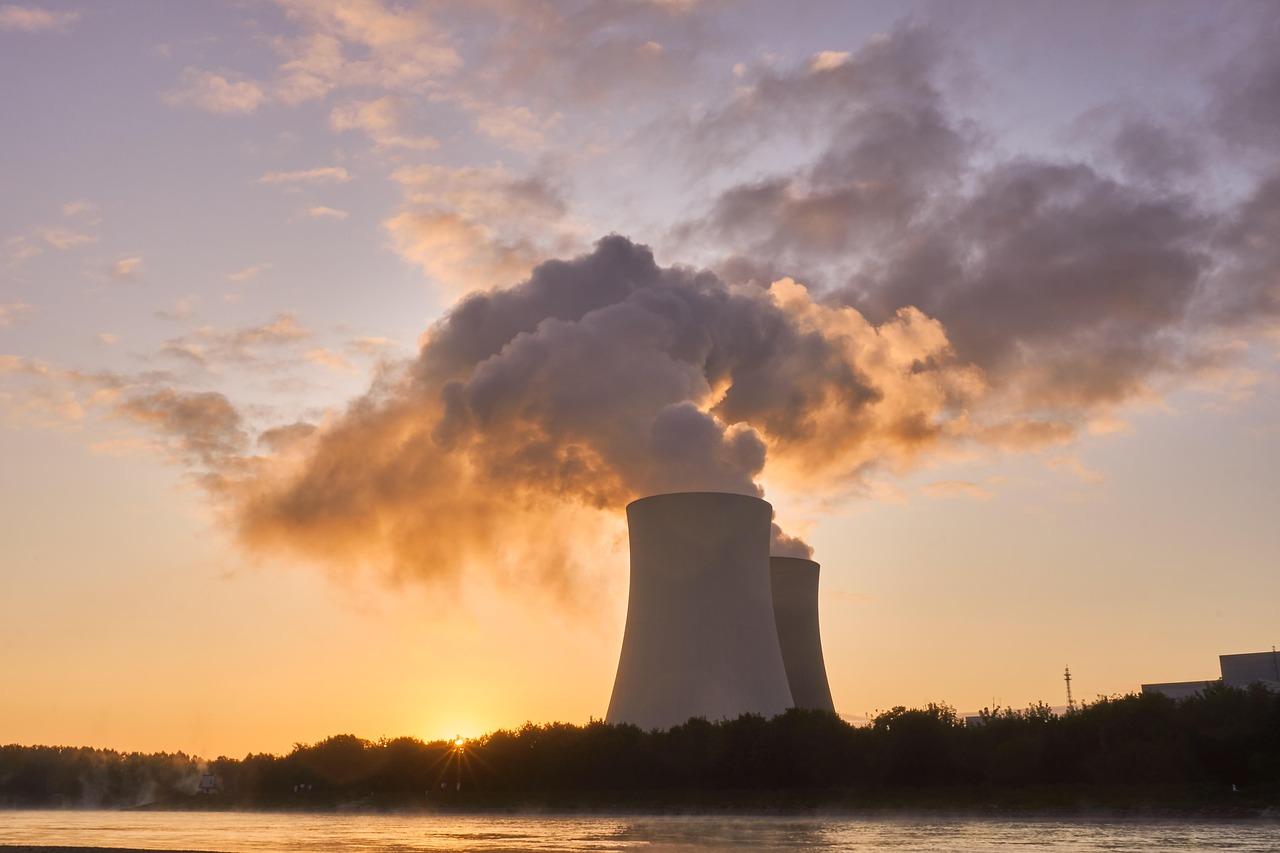 Bruxelles investit dans des mini-centrales nucléaires pour assurer un avenir énergétique sans carbone