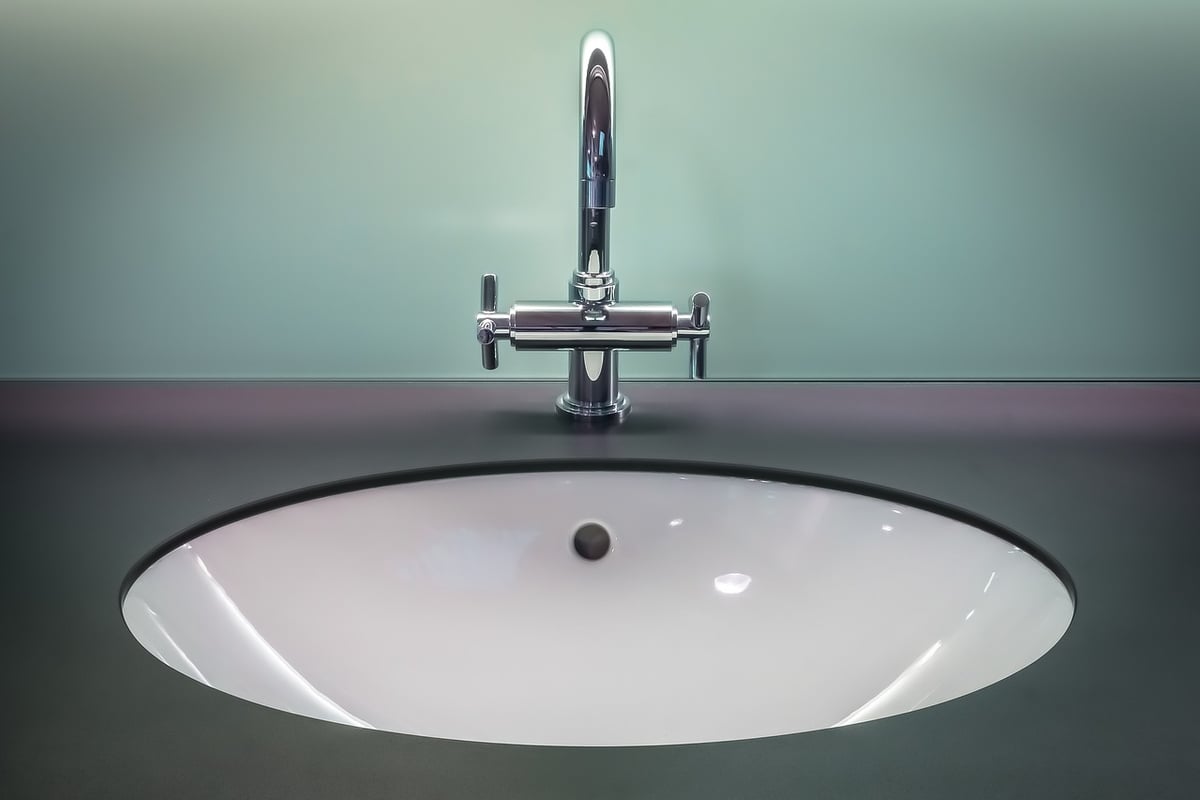 Économie d’eau dans la salle de bain : astuces simples pour réduire votre consommation au quotidien