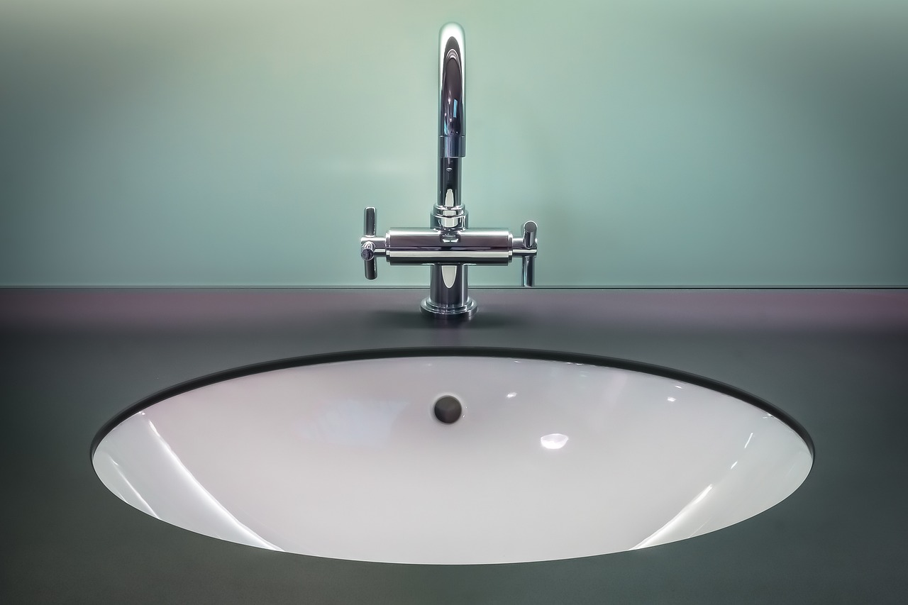 Économie d’eau dans la salle de bain : astuces simples pour réduire votre consommation au quotidien