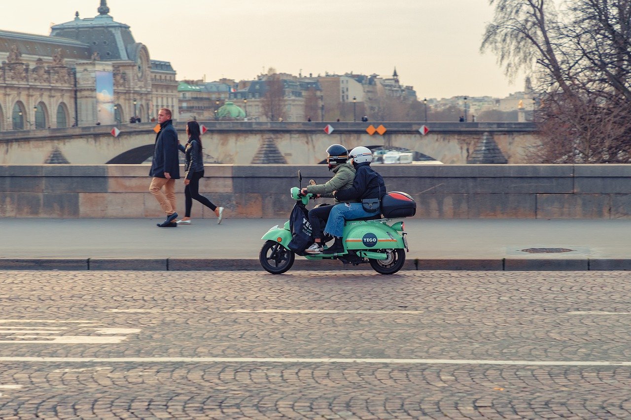 découvrez l'accord de paris, un engagement international visant à lutter contre le changement climatique, à limiter le réchauffement climatique à moins de 2 degrés celsius et à favoriser une transition vers des énergies durables. informez-vous sur ses objectifs, ses enjeux et son impact sur l'environnement.