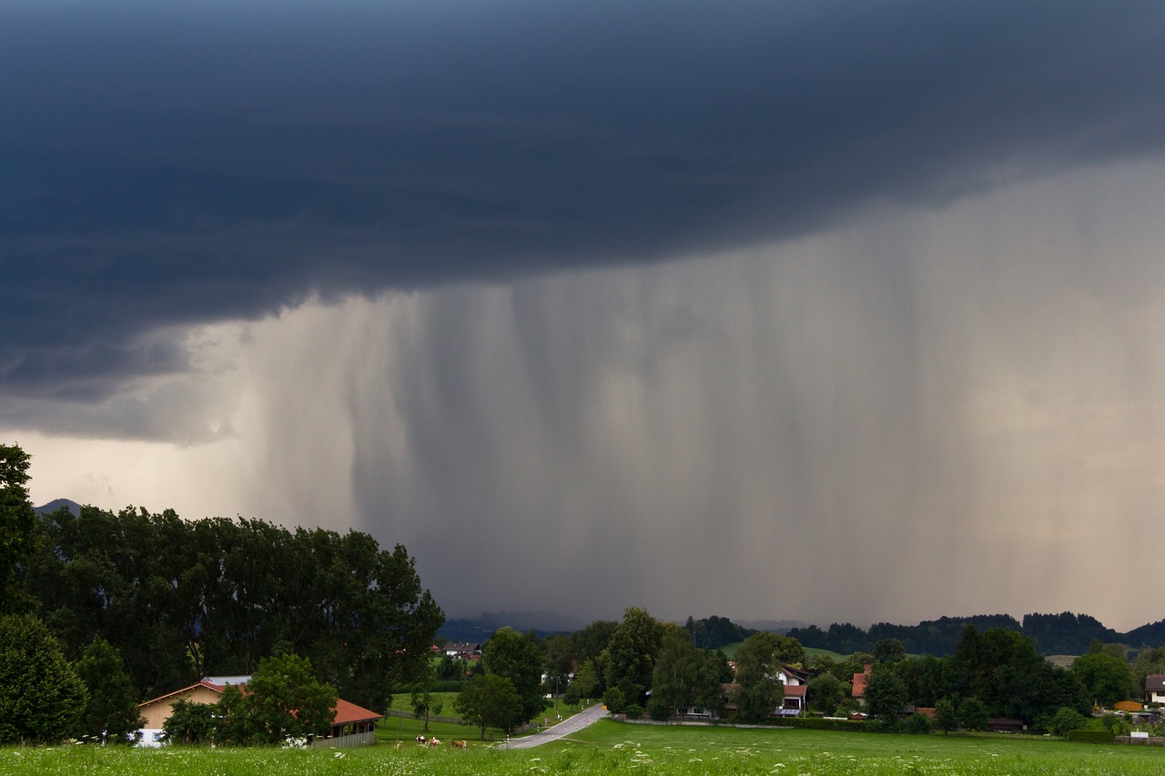 découvrez les fluctuations des précipitations, leurs causes et leurs impacts sur l'environnement et la société. analyse des tendances climatiques et conseils pour s'adapter aux variations météorologiques.