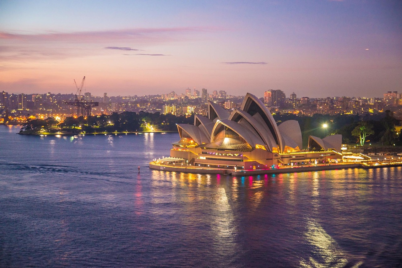 découvrez l'australie, un pays aux paysages spectaculaires, riche en culture et en biodiversité. explorez ses villes vibrantes, ses plages de rêve et sa faune unique. partez à l'aventure et vivez une expérience inoubliable au cœur de ce continent fascinant.