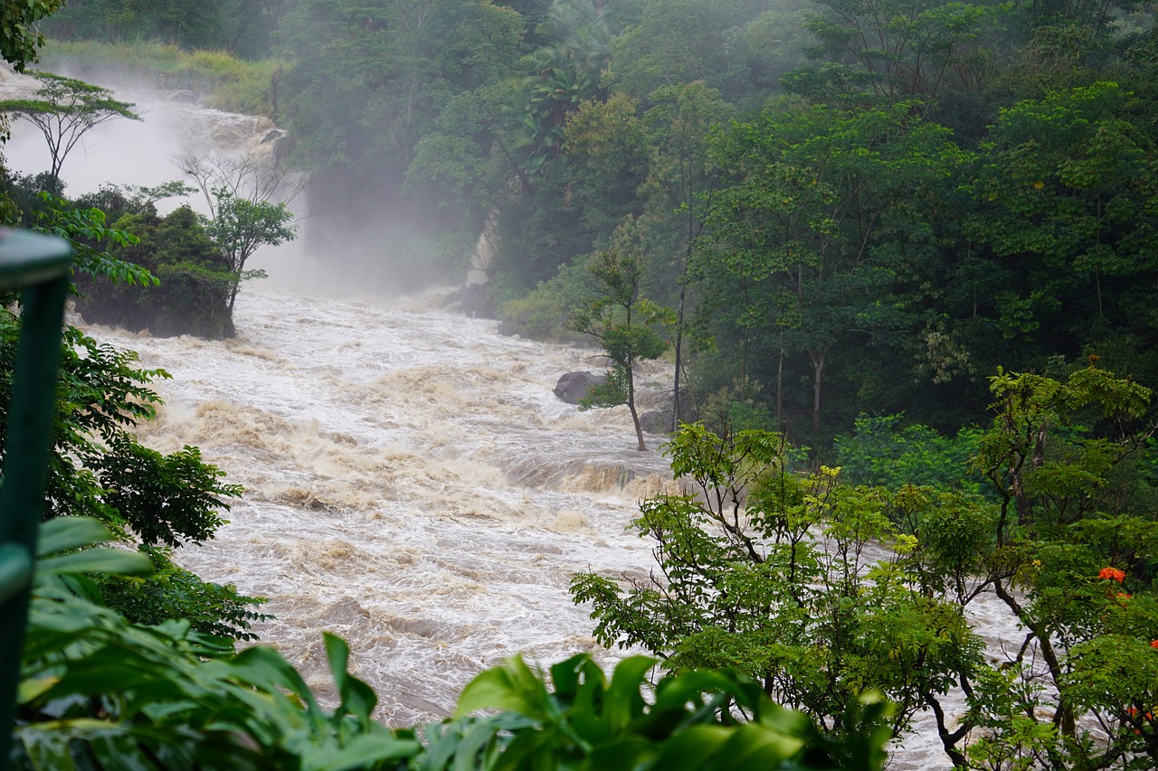 découvrez les conséquences dévastatrices des inondations, leurs causes et les mesures à prendre pour se protéger. informez-vous sur les incidents récents et apprenez comment anticiper et gérer ces catastrophes naturelles.