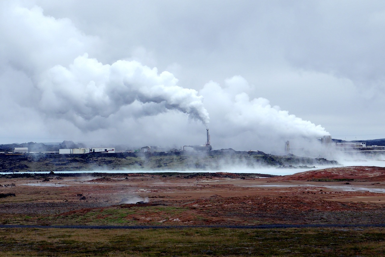 découvrez l'énergie géothermique, une source d'énergie renouvelable et durable. apprenez comment cette technologie exploite la chaleur de la terre pour produire de l'électricité et du chauffage, tout en réduisant les émissions de carbone et en contribuant à la lutte contre le changement climatique.