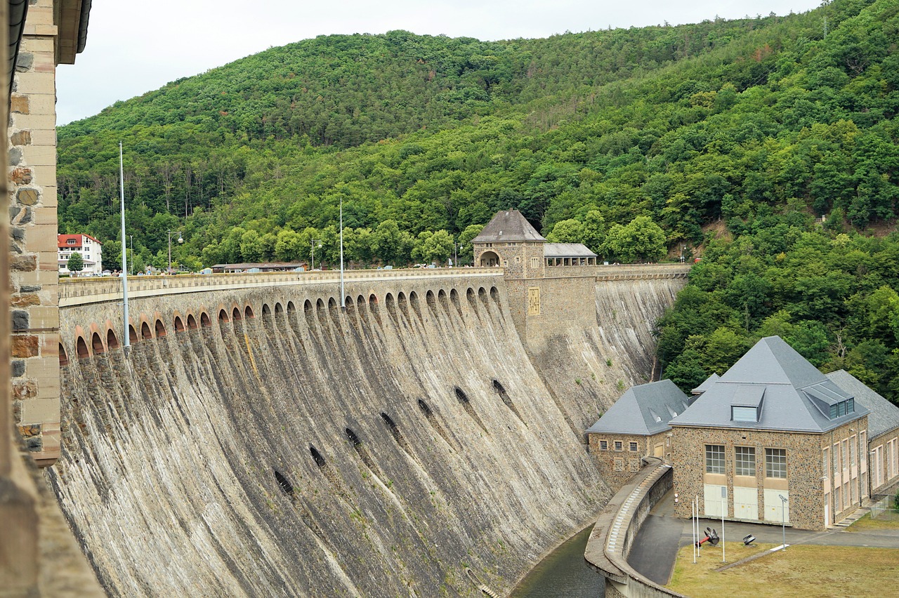 découvrez l'hydroélectricité, une source d'énergie renouvelable produite par la force de l'eau. apprenez comment cette technologie durable contribue à la transition énergétique, réduit les émissions de carbone et soutient le développement économique. explorez ses avantages, ses défis et son impact sur l'environnement.