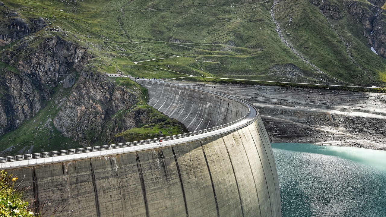 découvrez l'énergie hydraulique, une source d'énergie renouvelable et durable qui utilise la puissance de l'eau pour produire de l'électricité. explorez ses avantages, son fonctionnement et son rôle dans la transition énergétique.