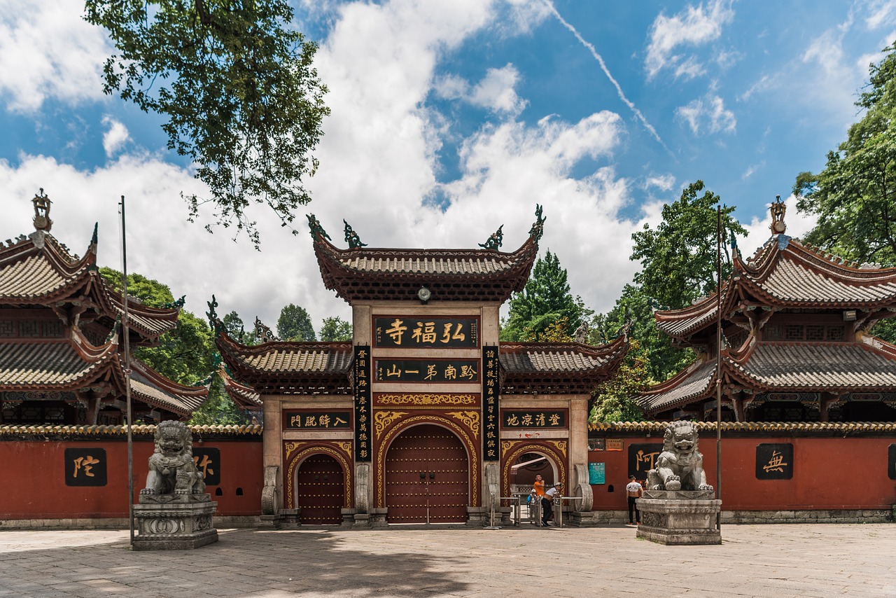 découvrez la richesse culturelle, historique et géographique de la chine, un pays fascinant aux traditions millénaires, de paysages variés et d'une cuisine renommée. explorez ses grandes villes, ses merveilles de la nature et son patrimoine unique.