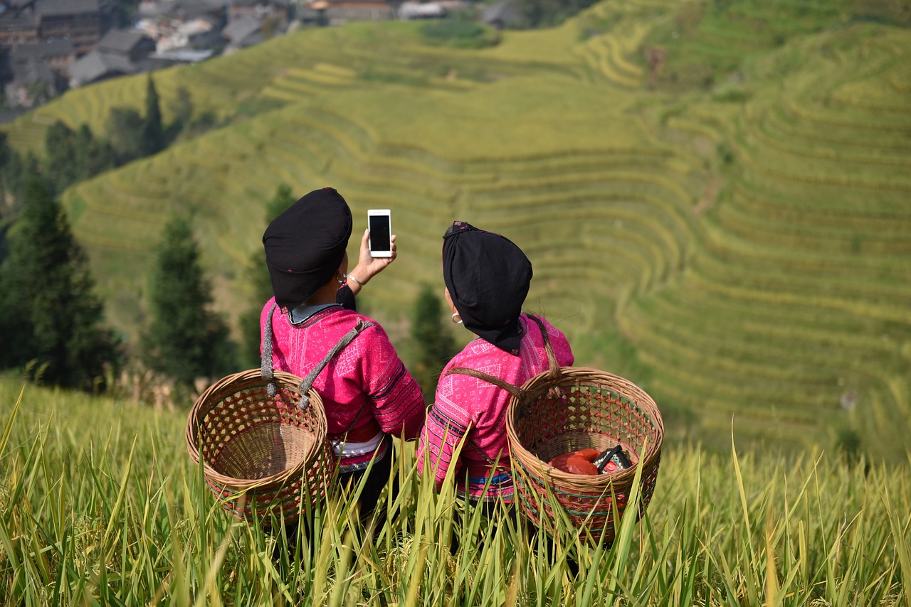 découvrez la chine, un pays fascinant aux paysages variés, riche en histoire et en culture, alliant traditions anciennes et modernité. explorez ses merveilles, de la grande muraille aux cités dynastiques, et plongez dans la diversité culinaire et les traditions locales.