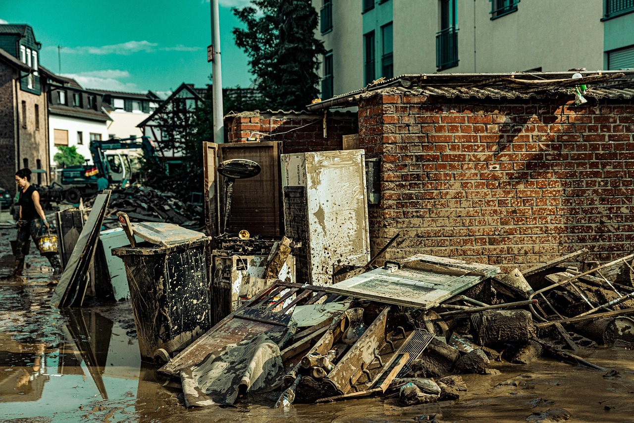 découvrez l'impact dévastateur des inondations sur notre environnement et nos communautés. explorez les causes, les conséquences et les solutions pour prévenir ces catastrophes naturelles. informez-vous sur la gestion des risques d'inondation et les initiatives pour protéger notre avenir.