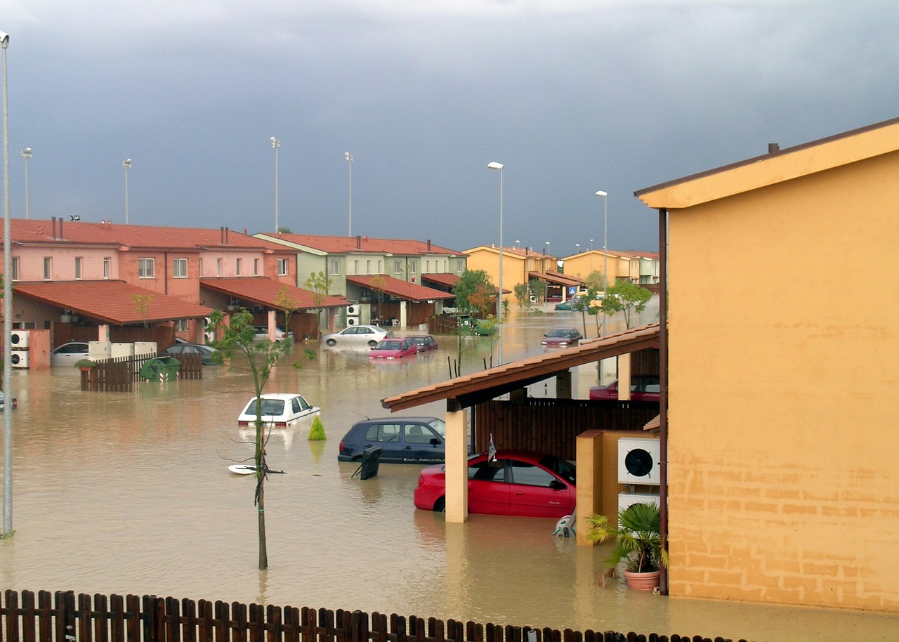 découvrez les impacts dévastateurs des inondations, leurs causes et comment se préparer pour minimiser les risques. informez-vous sur les mesures de prévention et les actions à entreprendre lors de ces catastrophes naturelles.