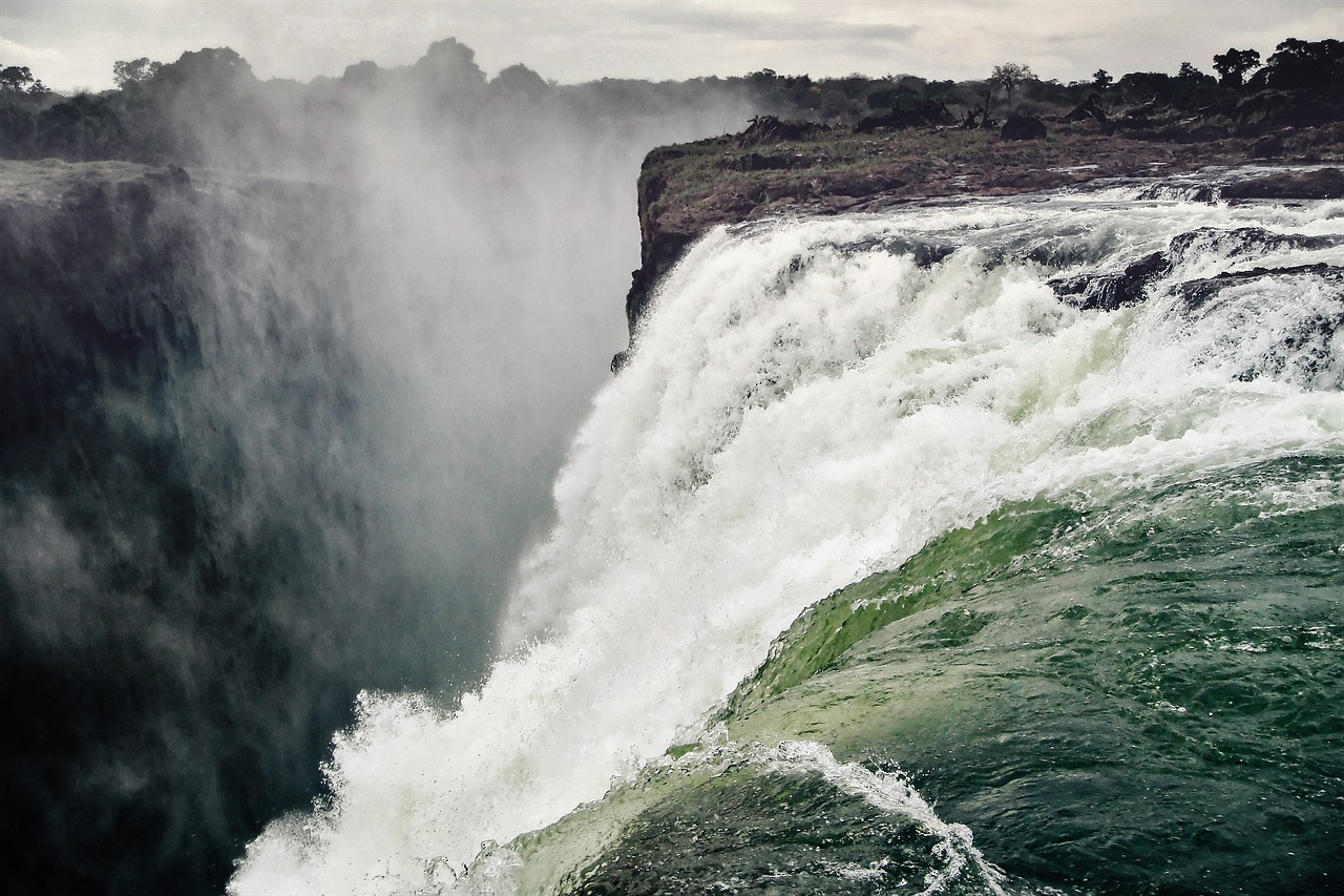 découvrez les causes, les conséquences et les mesures de prévention des inondations. informez-vous sur les impacts environnementaux et socio-économiques, ainsi que sur les meilleures pratiques pour se protéger face à ce phénomène naturel.