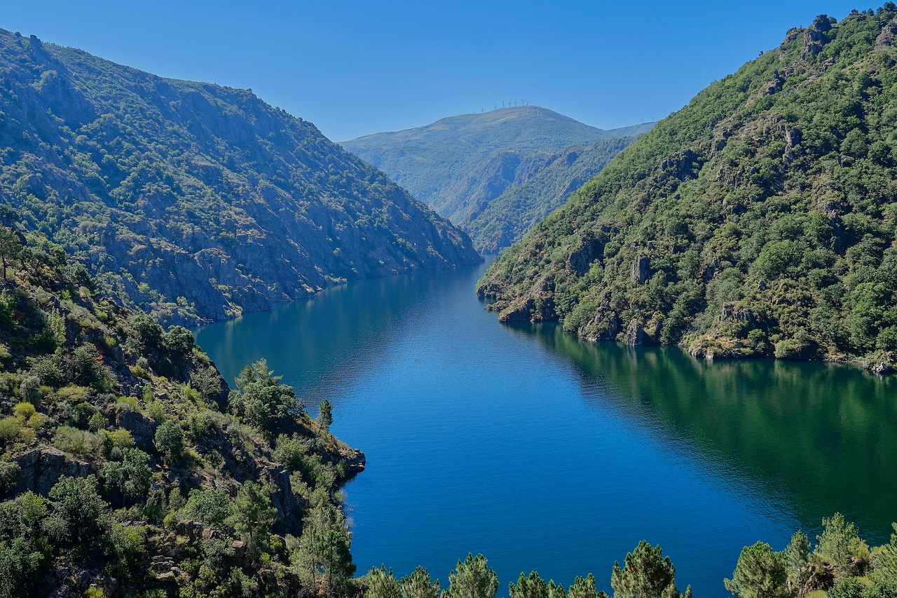 découvrez la beauté de la galicie, une région fascinante d'espagne et de pologne, connue pour ses paysages pittoresques, sa culture riche et sa délicieuse gastronomie. explorez ses villes historiques, ses traditions authentiques et la chaleur de ses habitants.