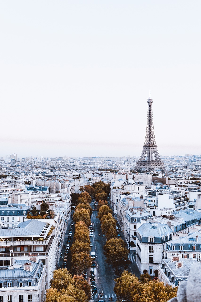 découvrez l'accord de paris, un pacte mondial visant à lutter contre le changement climatique en limitant le réchauffement à 1,5°c. explorez les engagements des pays, les enjeux environnementaux et les actions nécessaires pour un avenir durable.