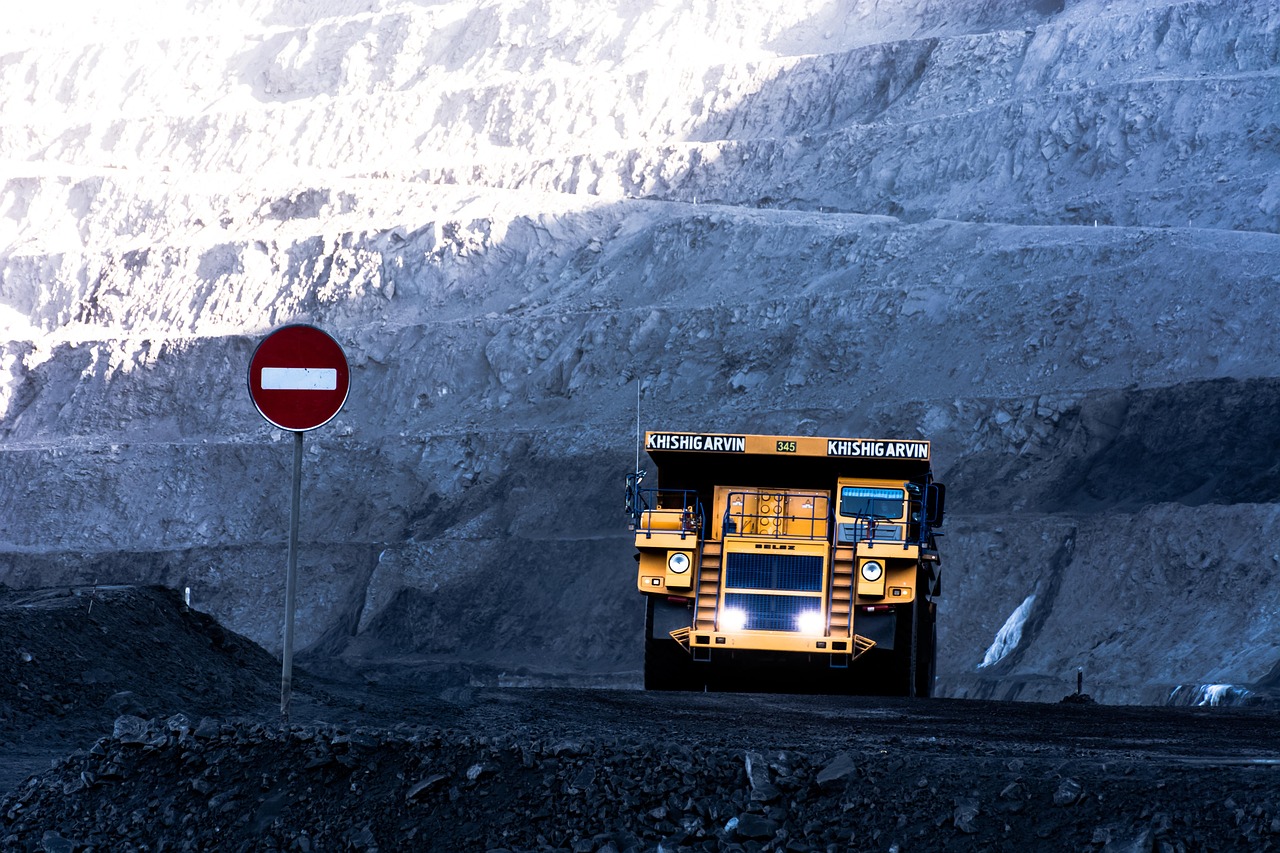 découvrez l'univers fascinant de l'extraction du charbon, un secteur clé de l'industrie énergétique. explorez les techniques d'exploitation, les enjeux environnementaux et les perspectives d'avenir de la mine de charbon.