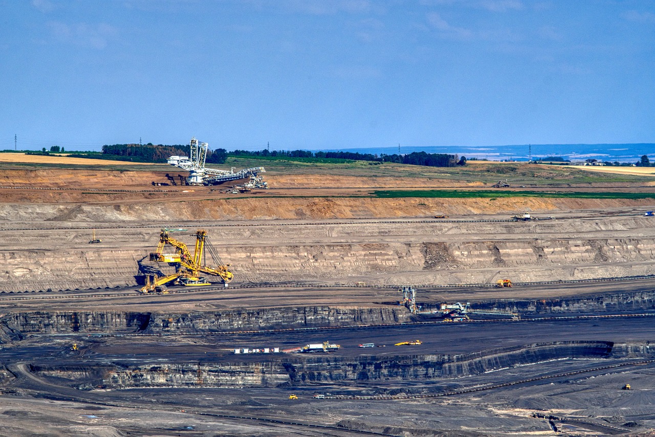 découvrez le monde fascinant de l'extraction du charbon, un secteur clé de l'industrie minière. apprenez-en plus sur les techniques, les défis environnementaux et les innovations qui façonnent l'avenir de l'exploitation minière du charbon.