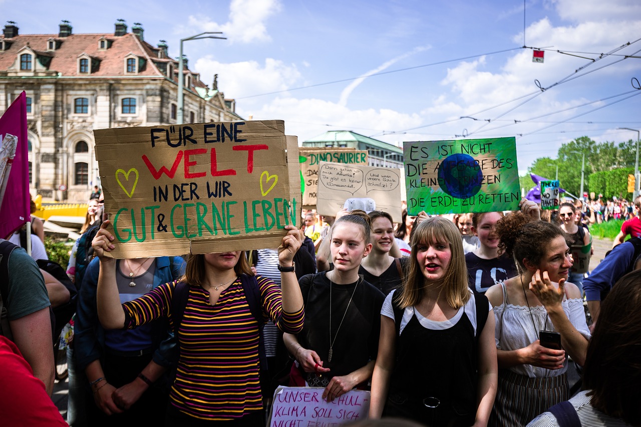 découvrez le rôle essentiel des ambassadeurs climatiques dans la lutte contre le changement climatique. apprenez comment ces acteurs engagés contribuent à sensibiliser le public, promouvoir des initiatives durables, et inspirer des actions concrètes pour préserver notre planète.