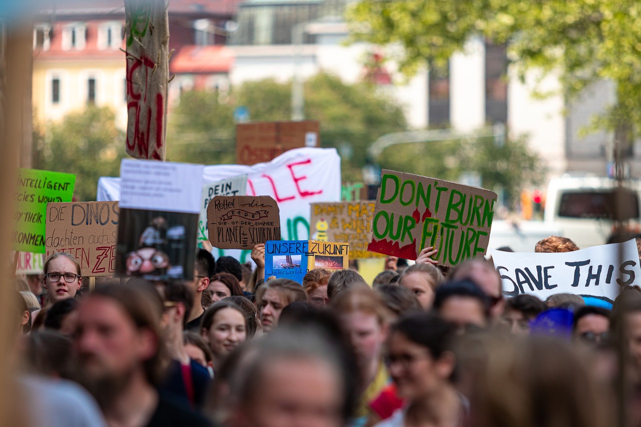découvrez les conférences sur le climat, des événements essentiels réunissant experts et décideurs pour discuter des enjeux environnementaux mondiaux, partager des solutions innovantes et promouvoir des actions concrètes pour un avenir durable.