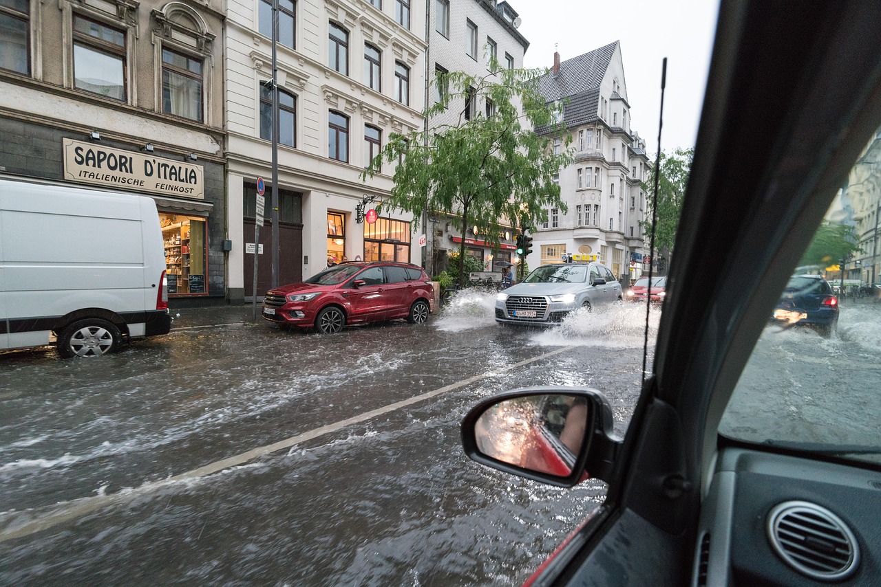 découvrez les causes et les conséquences des inondations, ainsi que des conseils pratiques pour se préparer et se protéger face à ce phénomène naturel. informez-vous sur les mesures préventives et les actions à entreprendre en cas d'urgence.