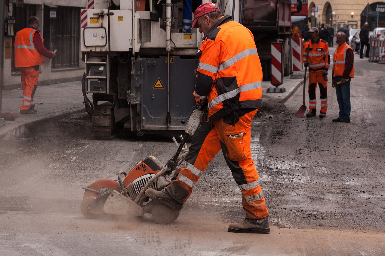 découvrez les impacts de la pollution sonore sur la santé et l'environnement. apprenez comment réduire le bruit dans notre quotidien pour un avenir plus serein.
