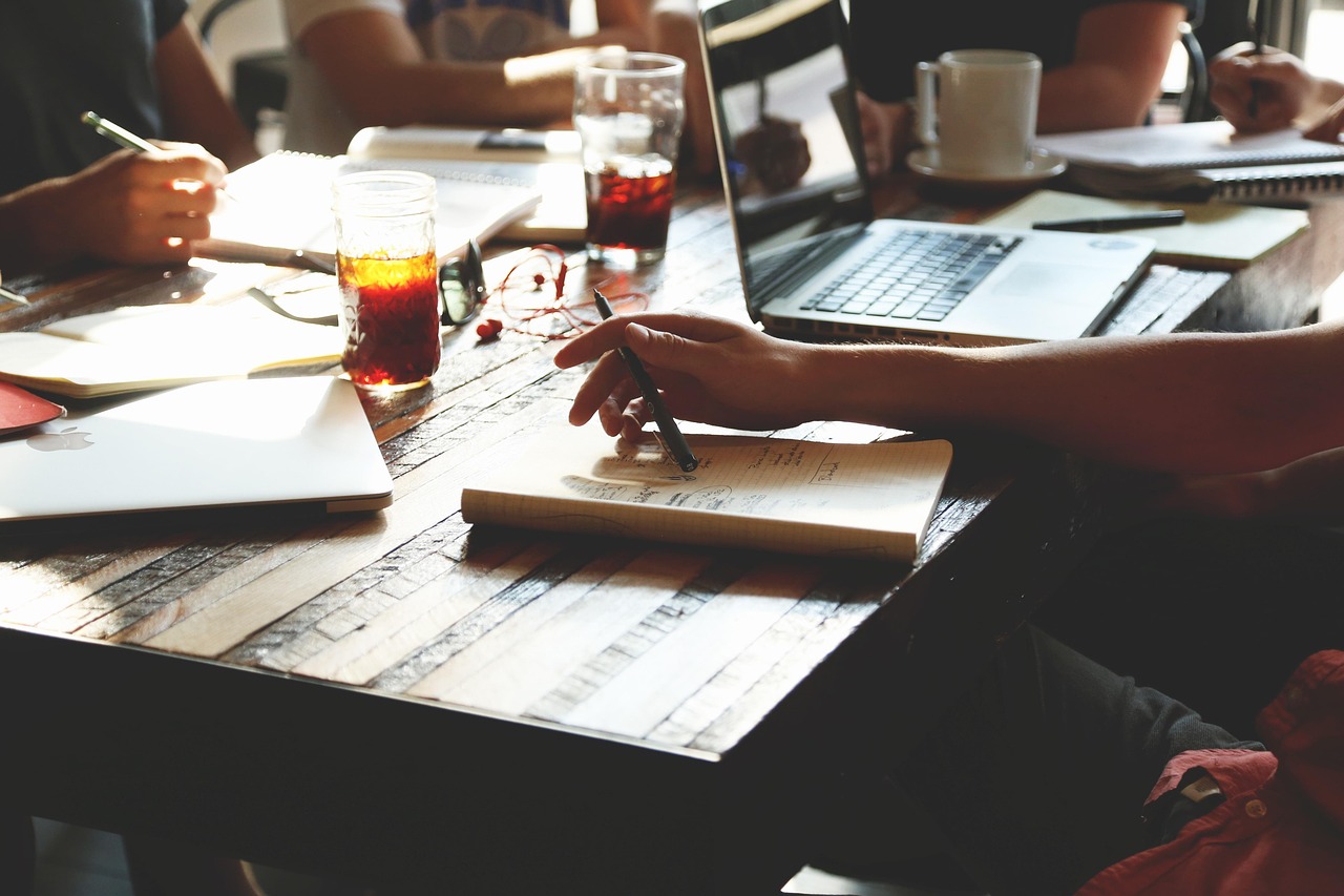 découvrez comment la collaboration favorise l’innovation, améliore la productivité et renforce l’esprit d’équipe au sein des organisations. explorez nos conseils et outils pour travailler efficacement ensemble.
