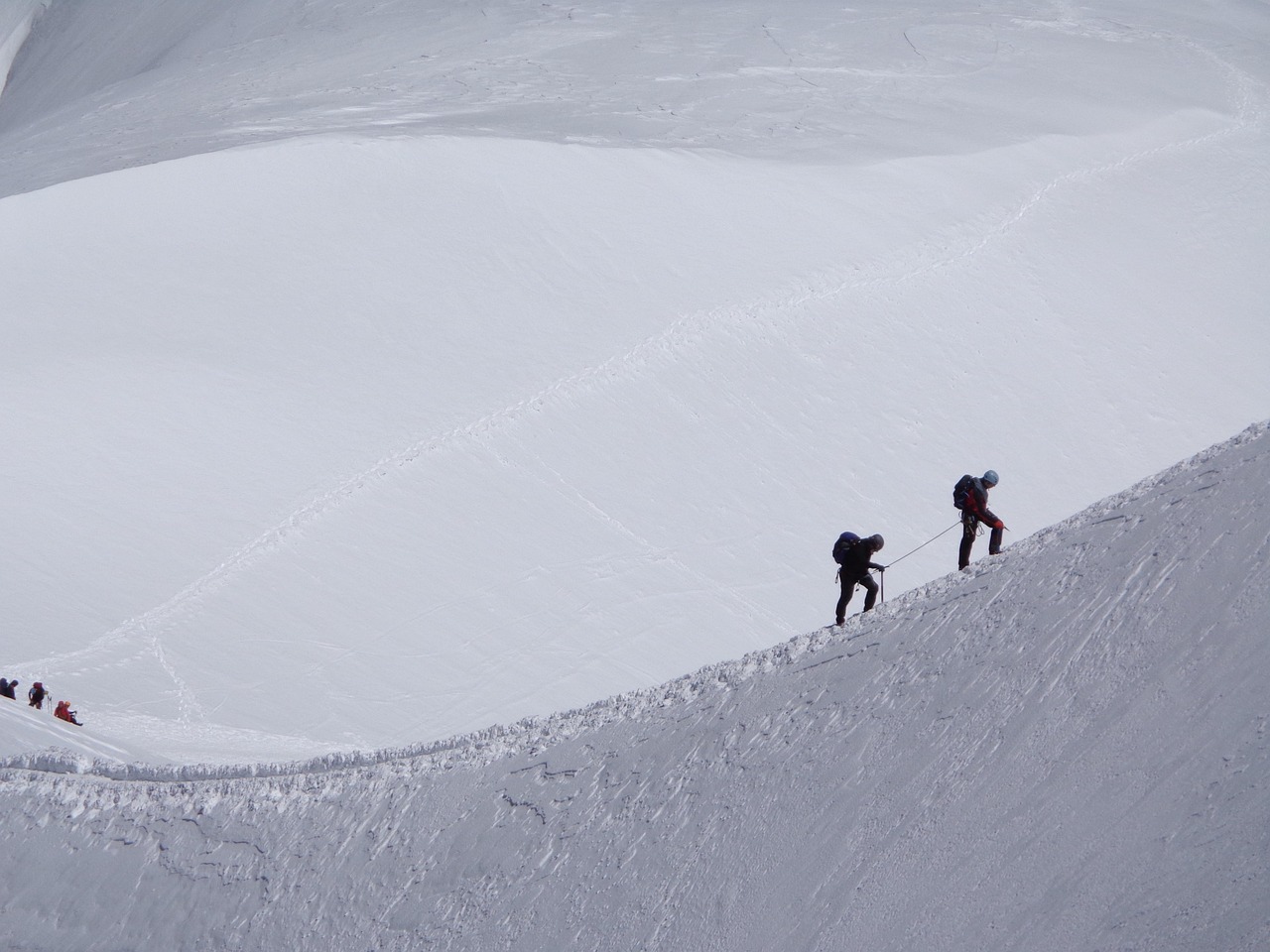 découvrez la beauté majestueuse des alpes : sommets enneigés, paysages à couper le souffle et activités en plein air pour tous les amateurs de nature et d'aventure.