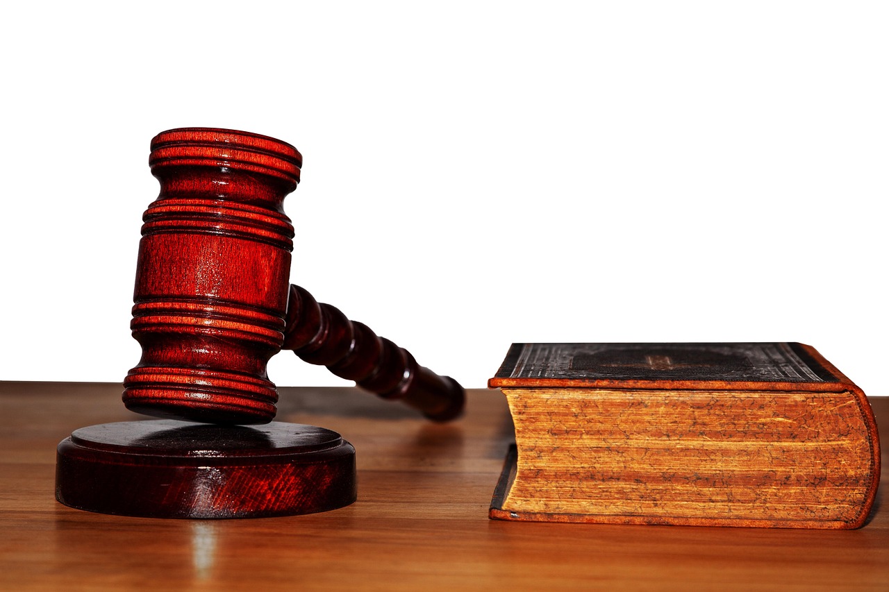 découvrez le rôle, les missions et les responsabilités d'un juge dans le système judiciaire. apprenez comment un juge prend ses décisions et assure la justice au tribunal.