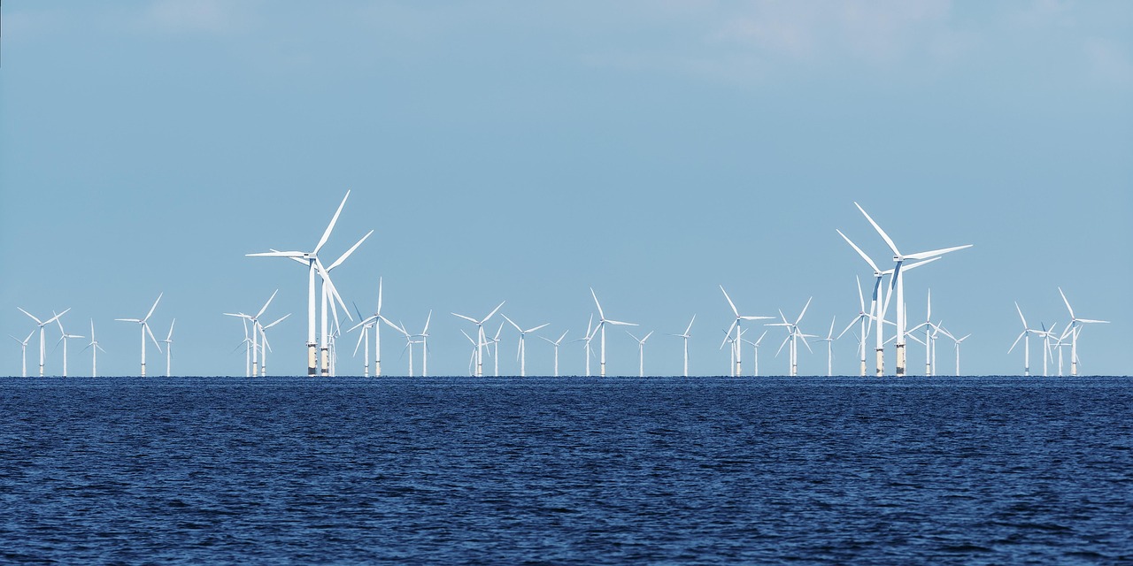 découvrez l'énergie éolienne offshore : principes, avantages environnementaux, innovations technologiques et perspectives de développement pour une transition énergétique durable.