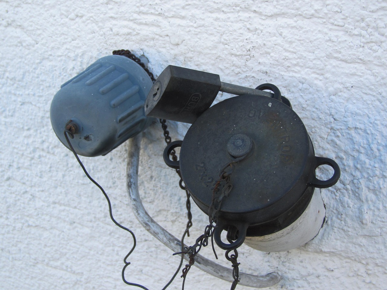 découvrez les raisons de la baisse du prix du pétrole et ses impacts sur l’économie mondiale, la consommation et le marché de l’énergie en 2024.