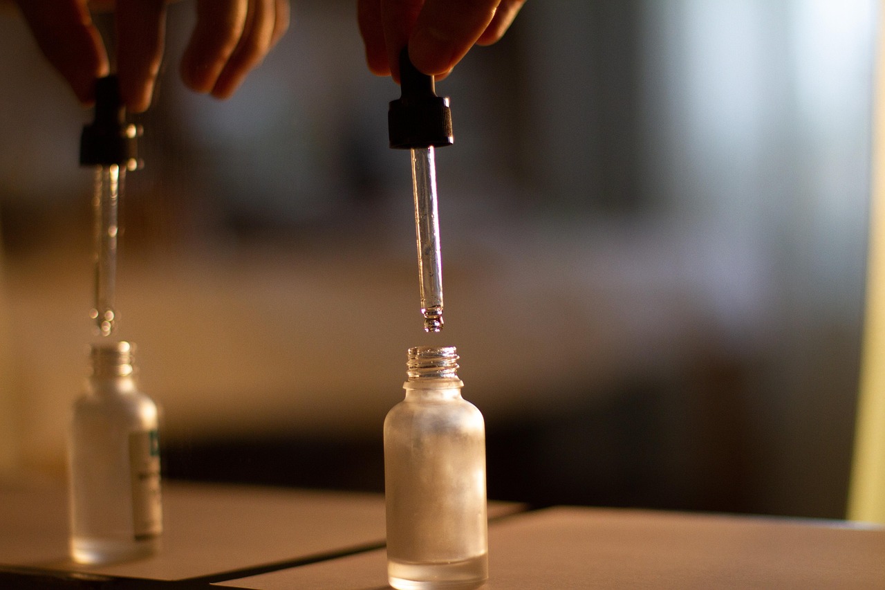 découvrez l'impact de la baisse des prix du pétrole sur l'économie mondiale, les raisons de cette chute et ce que cela signifie pour les consommateurs et les entreprises.