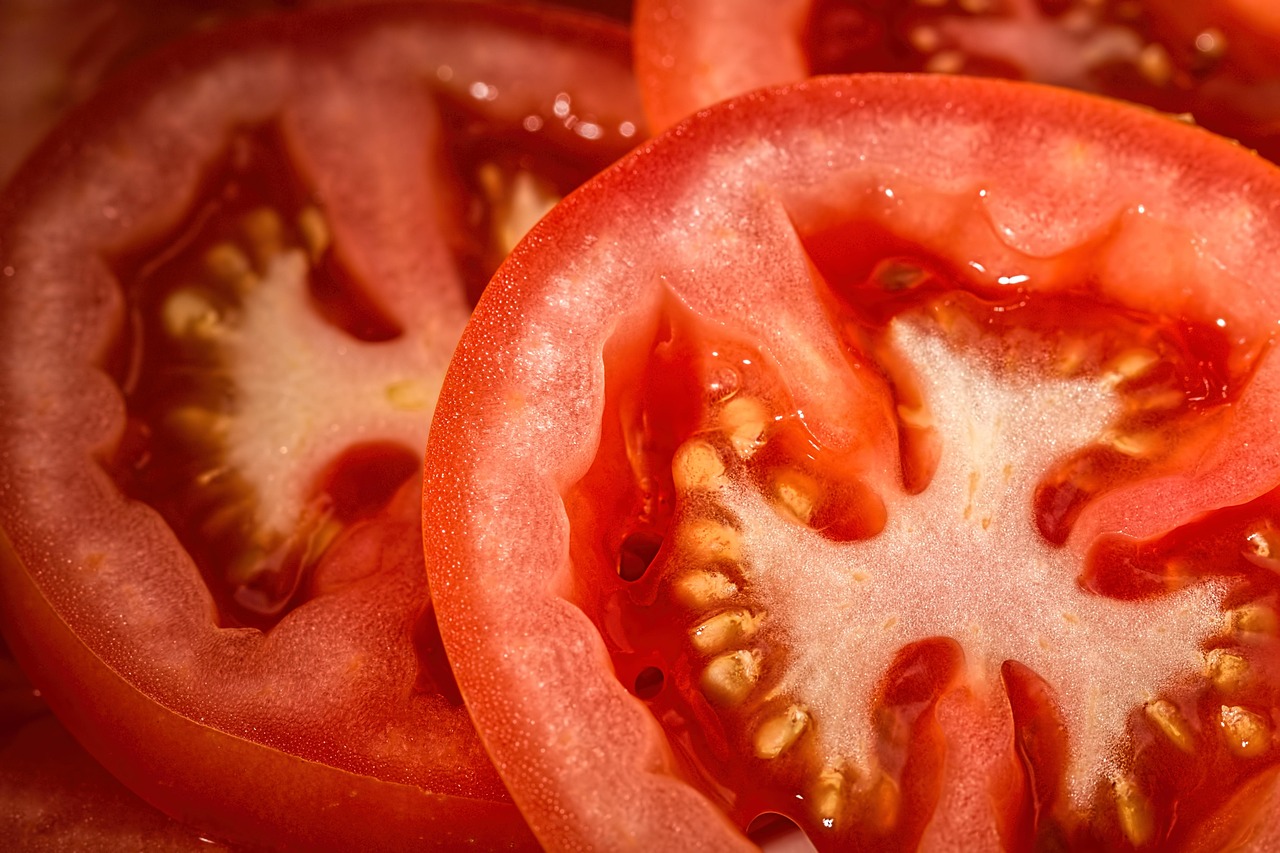découvrez tout sur les tomates : leurs variétés, bienfaits nutritionnels, astuces de culture, et recettes gourmandes pour profiter pleinement de ce fruit savoureux et coloré.