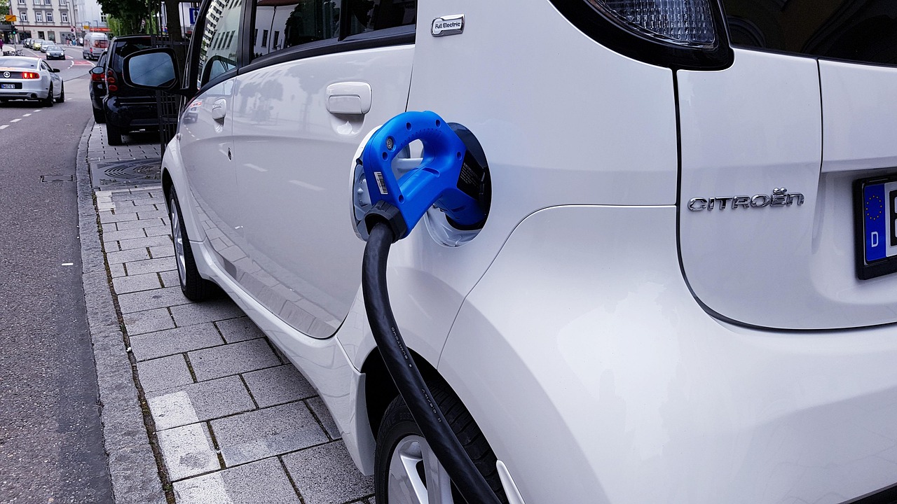 d&eacute;couvrez tout sur la voiture &eacute;lectrique : avantages, fonctionnement, mod&egrave;les et conseils pour adopter une conduite &eacute;cologique et &eacute;conomique.