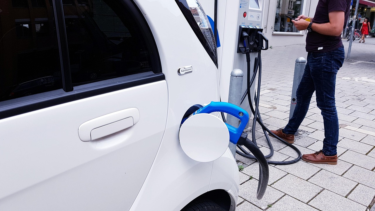 d&eacute;couvrez tout sur les voitures &eacute;lectriques : avantages, fonctionnement, autonomies et conseils pour choisir votre v&eacute;hicule &eacute;cologique.