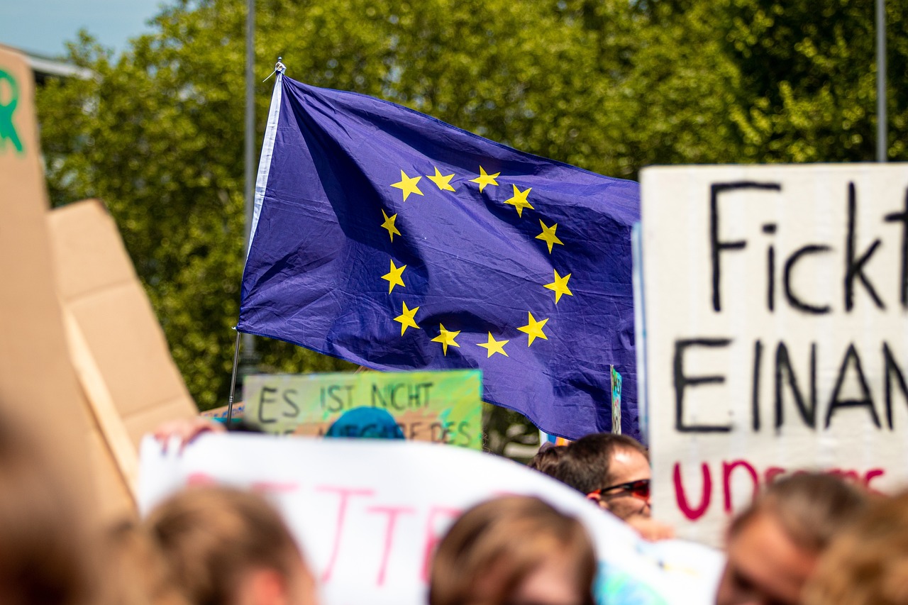 d&eacute;couvrez l'&eacute;tat d'urgence climatique en europe, ses impacts majeurs et les actions n&eacute;cessaires pour un avenir durable.